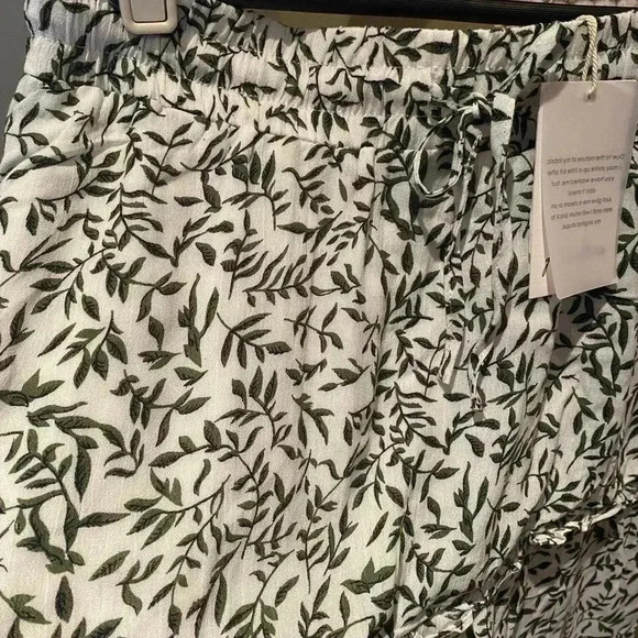 GIRL AND THE SUN MELTING RUFFLE SKIRT WHITE GREEN LEAF NWT SIZE M - Picture 3 of 9